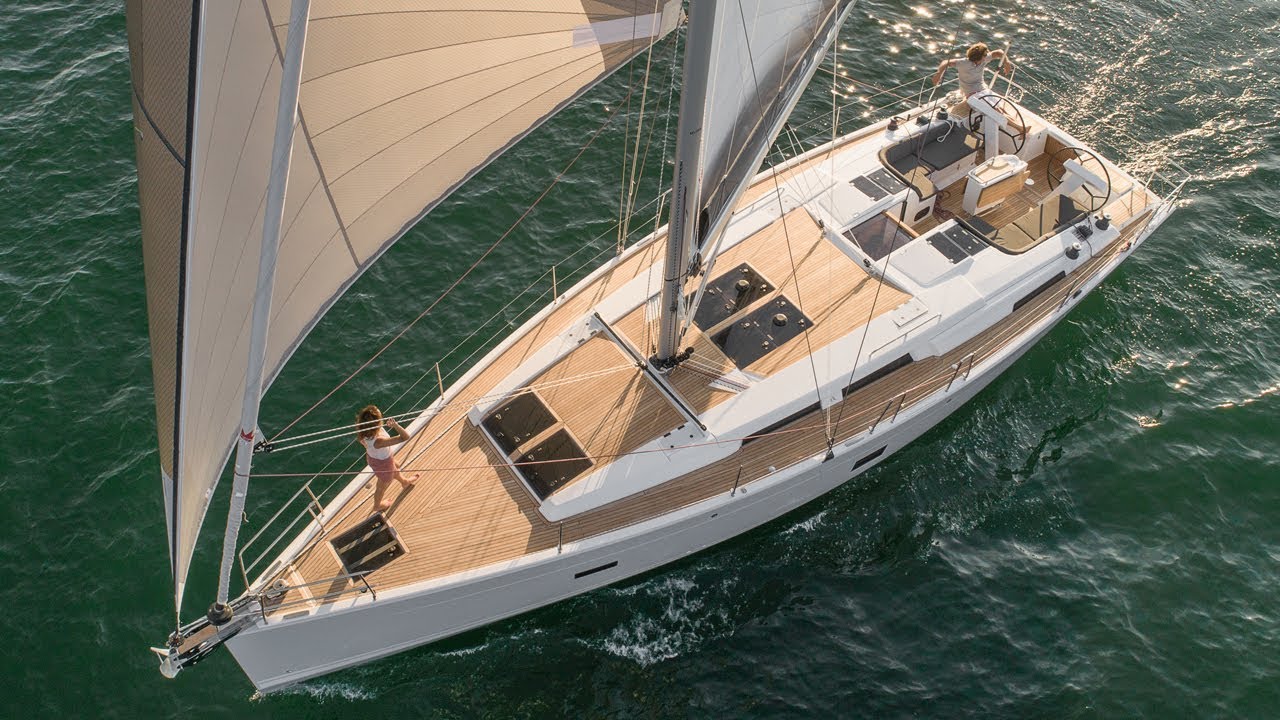Escapada Premium al Cap de Creus: El Primer Charter Nocturn amb Encant